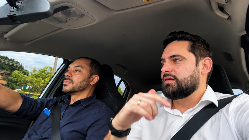 Marketing imobiliário em conversa durante viagem do VGV entre Brasília e Unaí